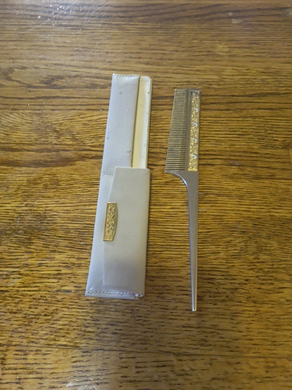 Shiseido Vintage Gold tone Comb w Cream Holder RARE